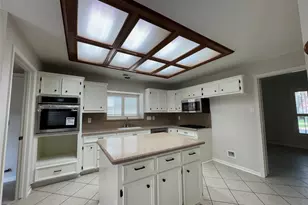6926 Hearthside Dr, Sugar Land, TX 77479 - Photo 14