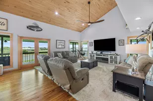 178 Smyth St, Port O Connor, TX 77982 - Photo 4