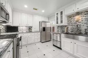 317 Avenue of Oaks St, Houston, TX 77009 - Photo 32