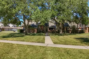 16532 Holly Trail Dr, Houston, TX 77058 - Photo 4