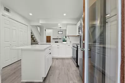 16532 Holly Trail Drive, Houston, TX 77058 - Photo 14