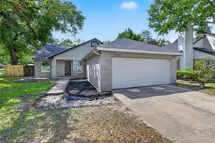 2903 Silent Dr, Sugar Land, TX 77498 - Photo 2