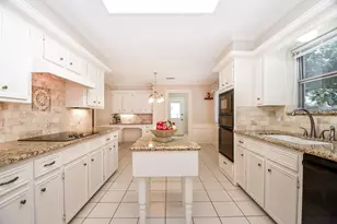 1002 Mill Run Dr, Sugar Land, TX 77498 - Photo 12