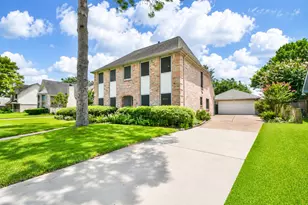 1002 Mill Run Dr, Sugar Land, TX 77498 - Photo 2