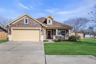 323 Texas Ave, Arcola, TX 77583 - Photo 2