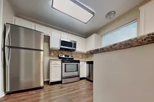 11 Brentwood Oaks Ct, The Woodlands, TX 77381 - Photo 8