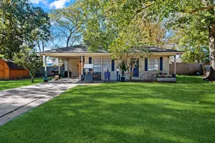 945 N Travis St, Liberty, TX 77575 - Photo 1