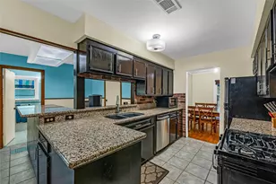 115 Whiting St, Galveston, TX 77550 - Photo 12