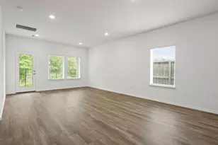 1727 Portia Ln, Conroe, TX 77301 - Photo 4