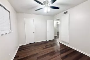 201 S Kaysie St, Angleton, TX 77515 - Photo 18