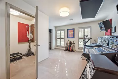 5 Lochtyne Circle, Houston, TX 77024 - Photo 32