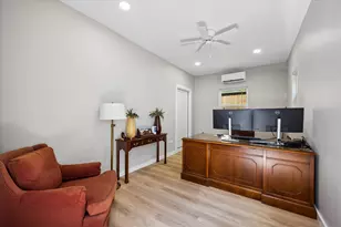 601 E 21st St, Houston, TX 77008 - Photo 24