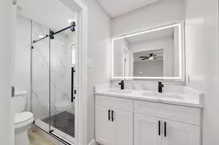 13906 Vinehill Dr, Sugar Land, TX 77498 - Photo 18