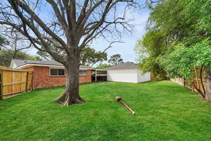 13906 Vinehill Dr, Sugar Land, TX 77498 - Photo 24