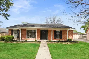 13906 Vinehill Dr, Sugar Land, TX 77498 - Photo 2