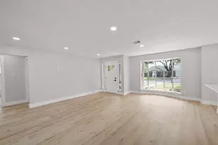 13906 Vinehill Dr, Sugar Land, TX 77498 - Photo 8