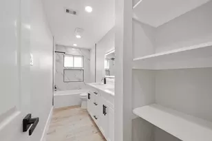 13906 Vinehill Dr, Sugar Land, TX 77498 - Photo 18