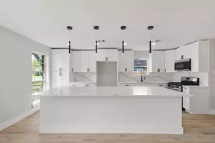 13906 Vinehill Dr, Sugar Land, TX 77498 - Photo 8