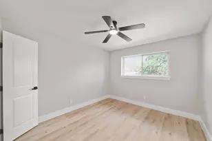 13906 Vinehill Dr, Sugar Land, TX 77498 - Photo 16