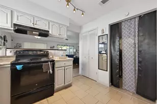 10423 Permian Dr, Sugar Land, TX 77498 - Photo 14