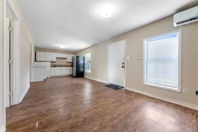 422 2nd Avenue N, Texas City, TX 77590 - Photo 2