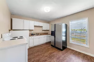 422 2nd Ave N, Texas City, TX 77590 - Photo 4