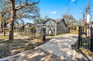 2711 Eagle St, Houston, TX 77004 - Photo 1