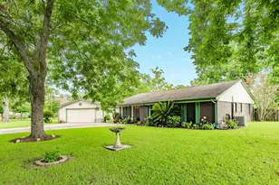 208 Lostracco St, Angleton, TX 77515 - Photo 2