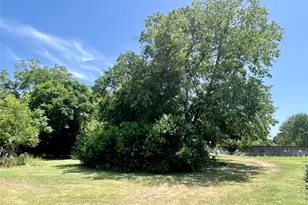 198 Riverside Dr, La Grange, TX 78945 - Photo 1