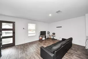16923 Marie Vlg Dr, Conroe, TX 77306 - Photo 6