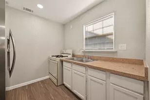 10141 Chadwick St, Houston, TX 77029 - Photo 8