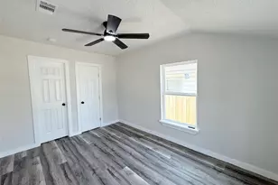 506 S Iowa St, La Porte, TX 77571 - Photo 6