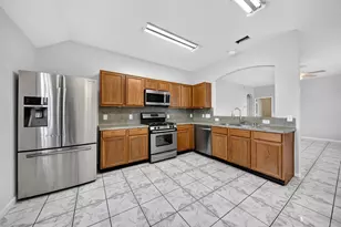 20023 Ravenmeadow Ln, Katy, TX 77449 - Photo 2