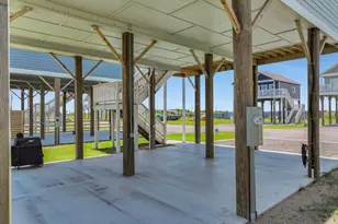 1032 Sunset Circle W, Crystal Beach, TX 77650 - Photo 10