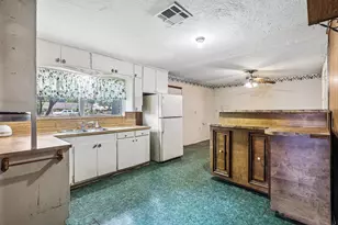 1501 Colby Dr, Baytown, TX 77520 - Photo 8