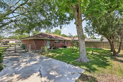 1501 Colby Drive, Baytown, TX 77520 - Photo 22