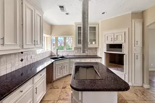 3310 Country Club Blvd, Stafford, TX 77477 - Photo 10