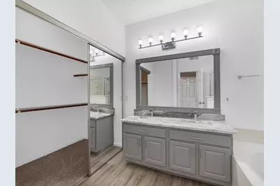 142 N Magnolia Pond Place, The Woodlands, TX 77381 - Photo 18