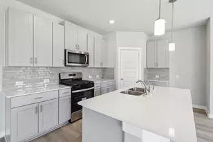 2046 W Darlington Oak Ct, Conroe, TX 77304 - Photo 6