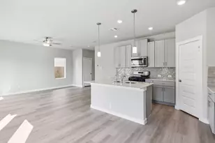 2046 W Darlington Oak Ct, Conroe, TX 77304 - Photo 4