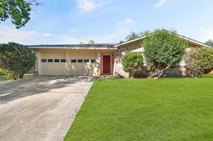 406 Pamela Dr, Baytown, TX 77521 - Photo 1