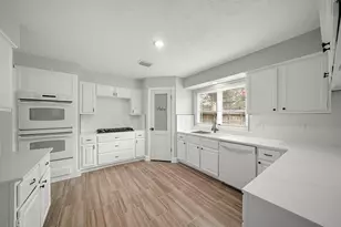 8611 Spruce Mill Dr, Houston, TX 77095 - Photo 6