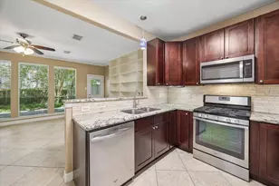 9 E Willowwood Ct, The Woodlands, TX 77381 - Photo 4