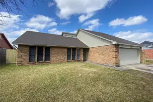 943 Sterling Green Dr S, Channelview, TX 77530 - Photo 2