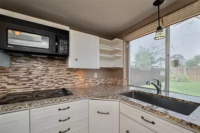 12346 Gainsborough Drive, Houston, TX 77031 - Photo 14