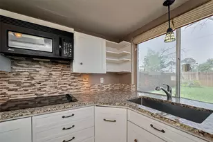 12346 Gainsborough Dr, Houston, TX 77031 - Photo 14