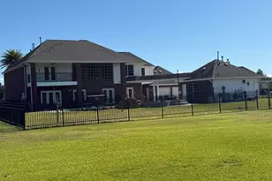 8703 Tumblewood Dr, Beach City, TX 77523 - Photo 4