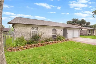 10014 Carlow Ln, La Porte, TX 77571 - Photo 2