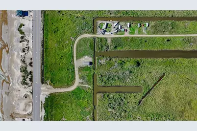 1015 3rd Street, Gilchrist, TX 77617 - Photo 2