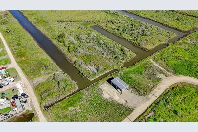 1015 3rd Street, Gilchrist, TX 77617 - Photo 10